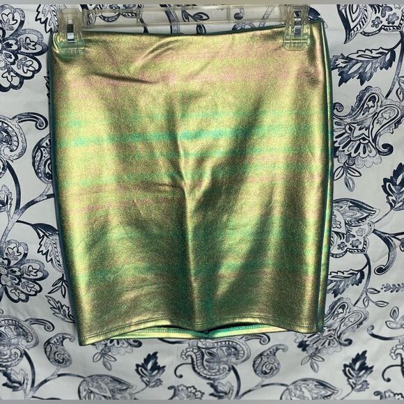 Fashion Nova Metallic Green Mini Skirt Size Small Excellent Preloved Condition - Picture 1 of 5
